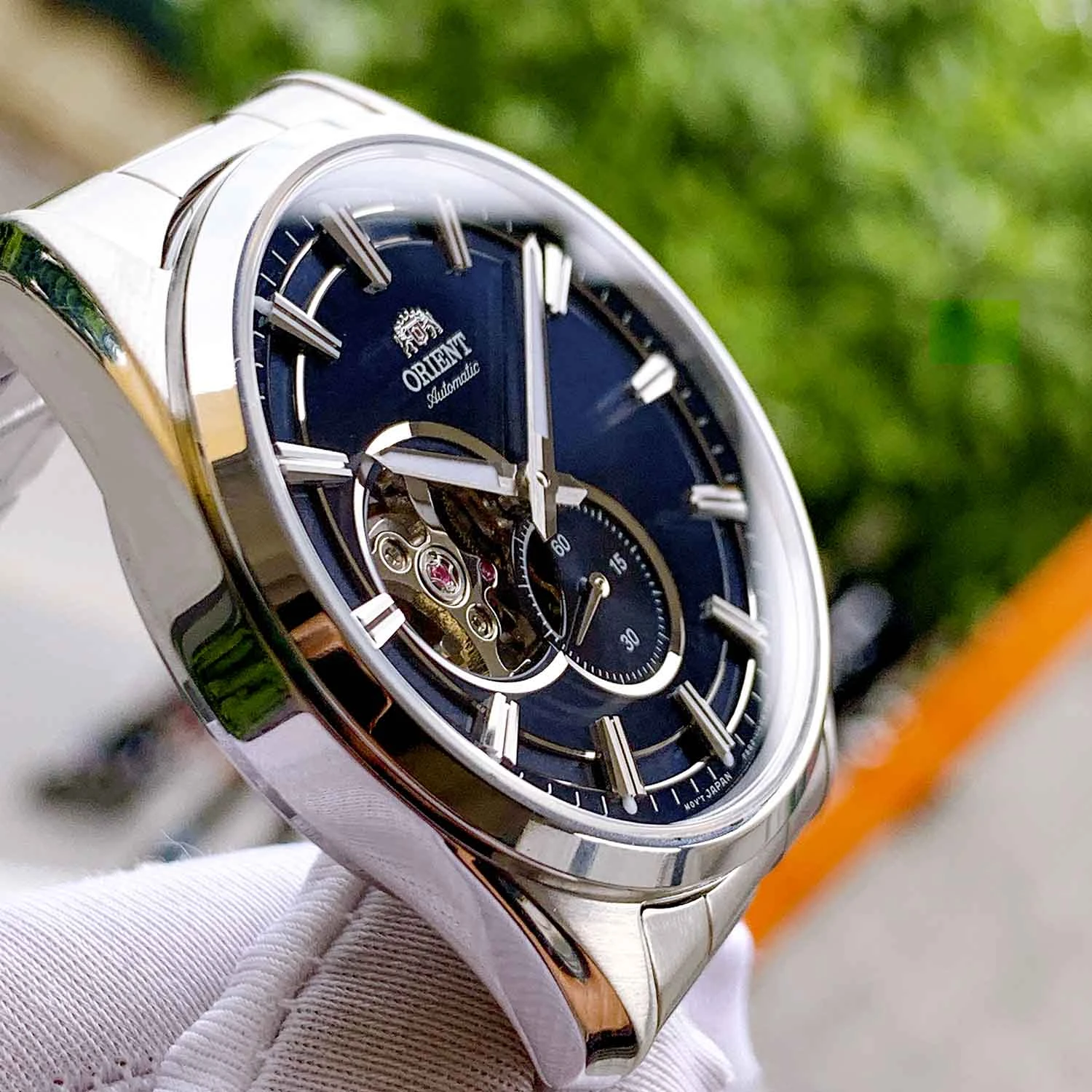 Những điểm nhấn ấn tượng của ORIENT SEMI SKELETON RA-AR0003L10B